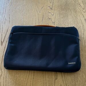 Tomtoc Padded laptop case/carrier with handle